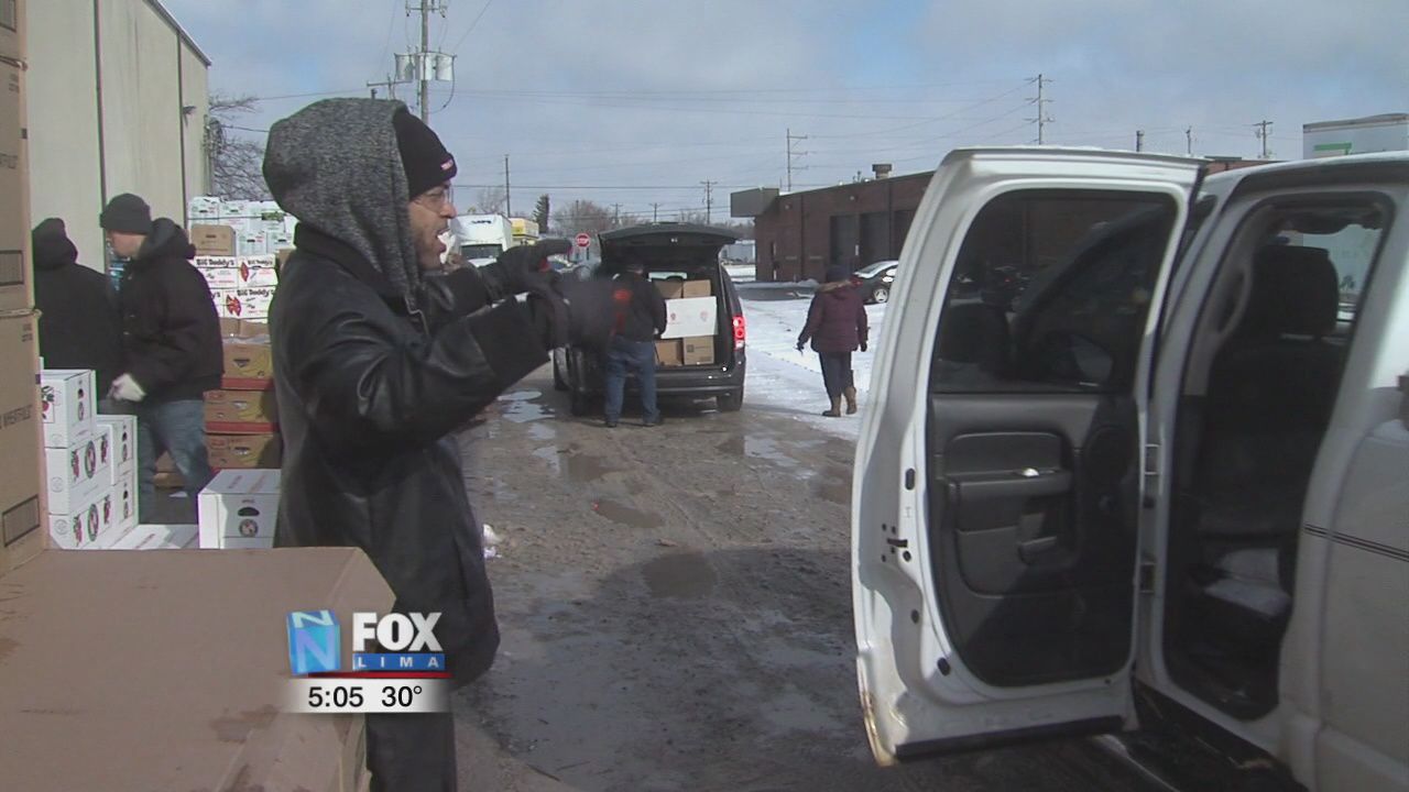 Pop-up food bank serves hundreds in Lima